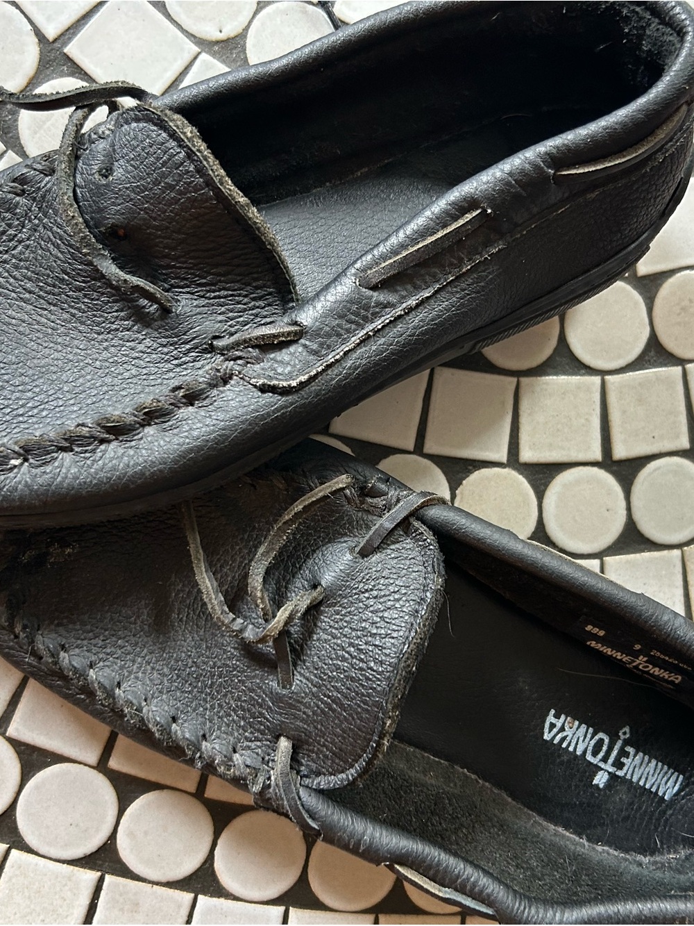 Minnetonka Black Leather Moccasin Slip-On Loafers